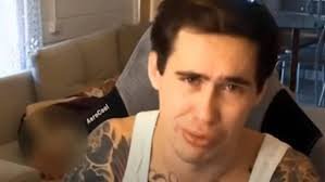 Youtuber matou a namorada ao vivo durante transmissão, evidenciando violência em lives e impactos legais